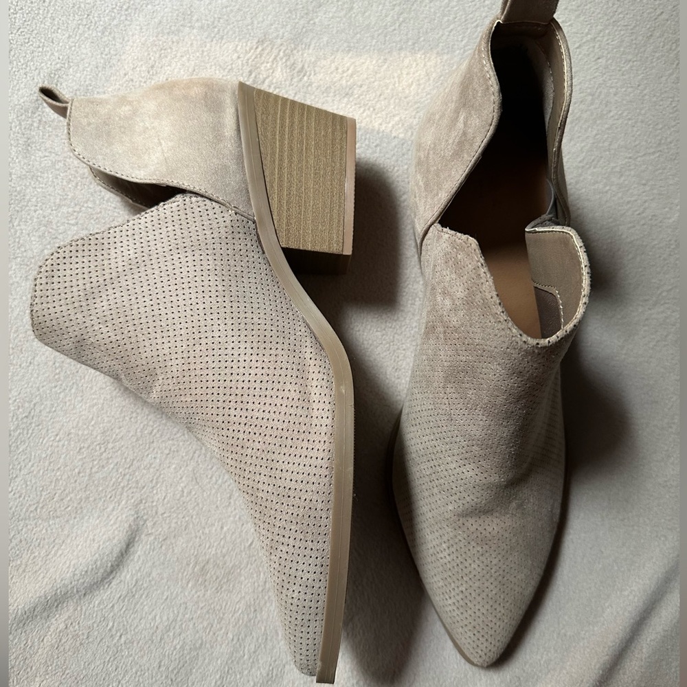 Universal Thread Booties👢 - Picture 2 of 4